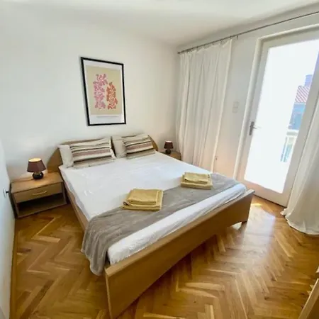 Charming 1-bed Near Arena And Centre Пула