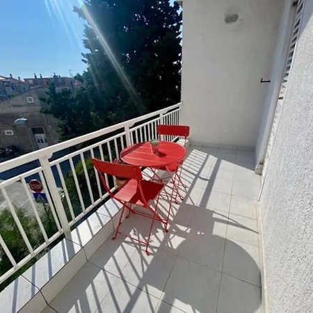 Charming 1-bed Near Arena And Centre Apartment